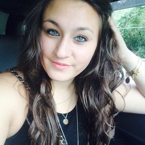 Meet your Posher, Leanna